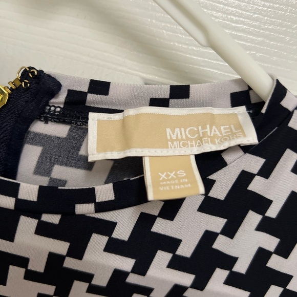 Michael Kors Casual White and Black Dress with Long Sleeves - Picture 2 of 5